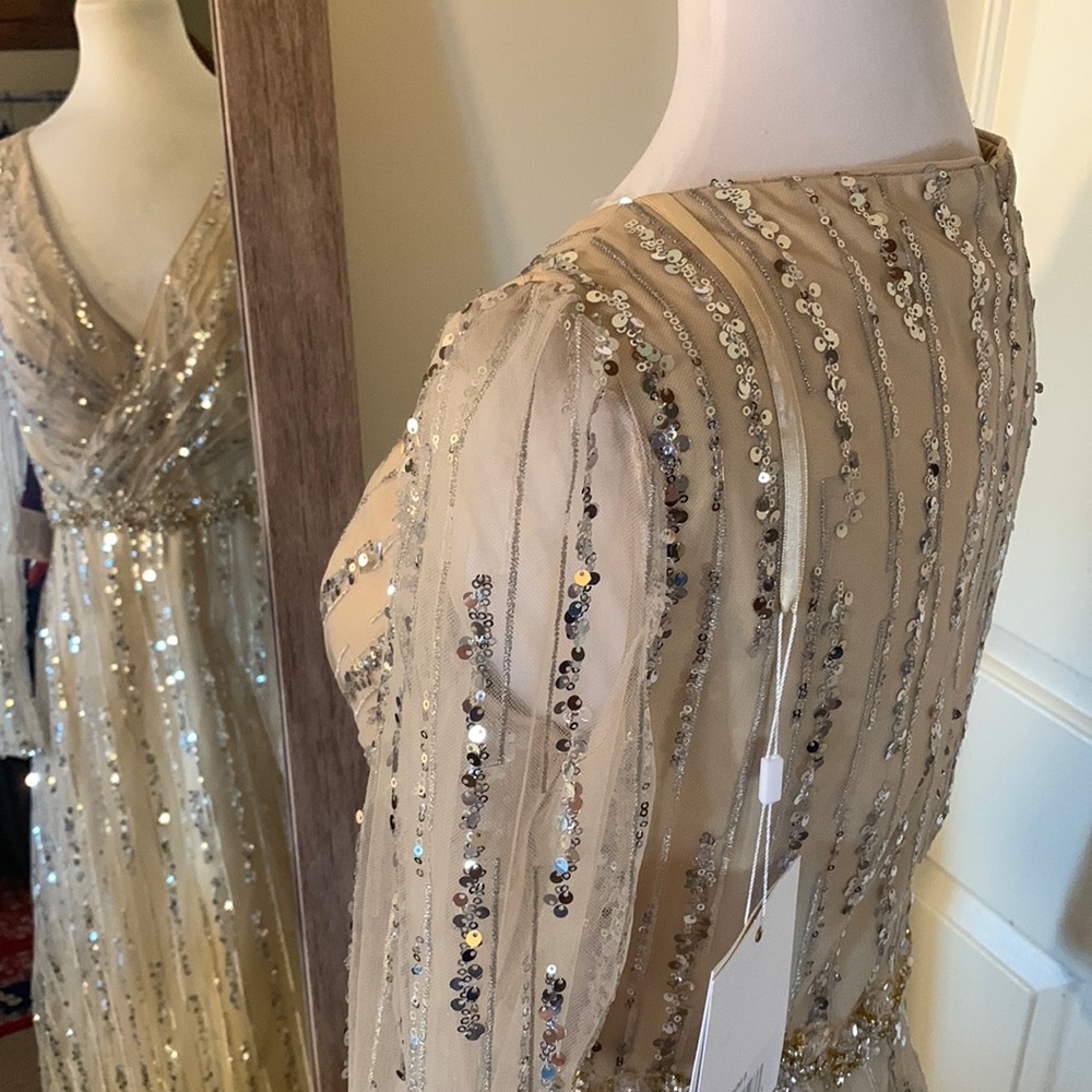 MAC DUGGAL
Long Sleeve Gown with Silver Sequin - Picture 13 of 17